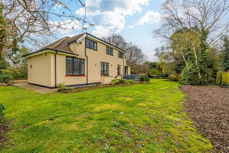 Rayleigh Downs Road Rayleigh Ss6 4 Bed Detached House For Sale £875000