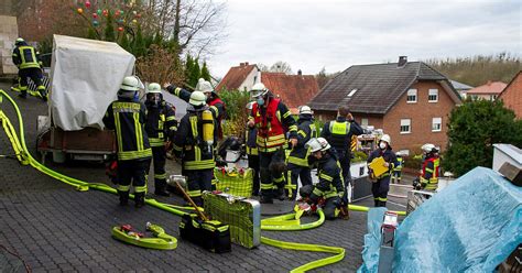 Feuerwehr L Scht Brand Und Stellt Un Bersichtliche Lage Fest Nw De