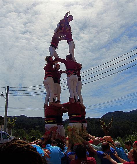 Els Xiquets De Cambrils Descarreguen Castells De A Gelida En La