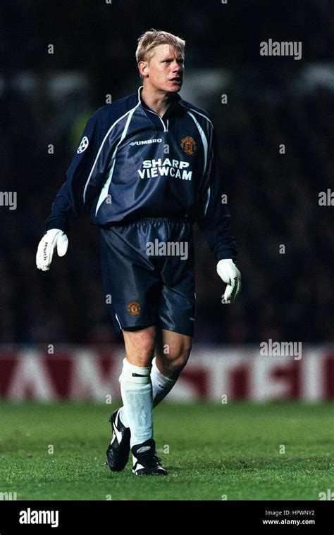 PETER SCHMEICHEL MANCHESTER UNITED FC 17 September 1998 Stock Photo Alamy