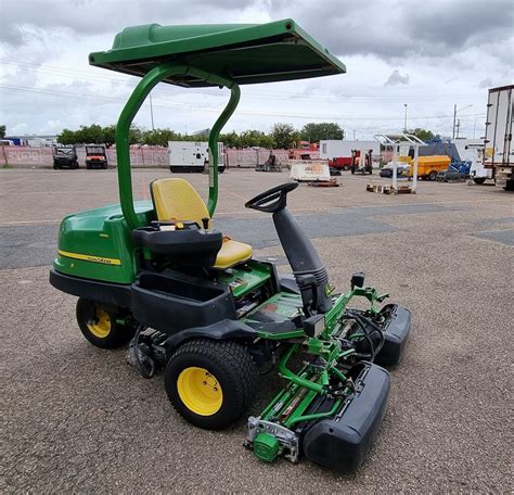 2012 John Deere 2500e E Cut Hybrid Diesel Riding Greens Mower Auction