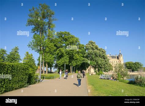 Burggarten Schlo Insel Schwerin Mecklenburg Vorpommern Deutschland