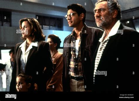 INDEPENDENCE DAY Margaret Colin Jeff Goldblum Judd Hirsch 1996 TM