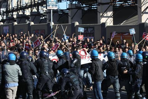 Salvini A Bologna Scontri Polizia Manifestanti La Repubblica