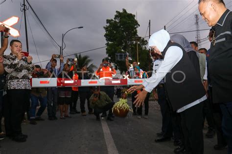 Penambahan Palang Pintu Perlintasan Kereta Api Antara Foto