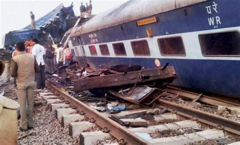 Over 100 Killed As Indore Patna Express Derails Near Kanpur Rediff