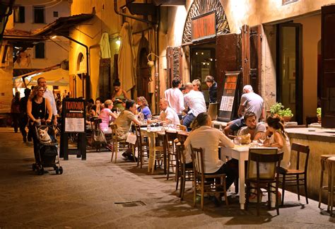 Nuova Ordinanza La Notte Si Allunga Locali Aperti Fino Alle Due