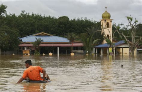 More Than 120 000 Evacuated As Malaysia Hit By Worst Flooding In