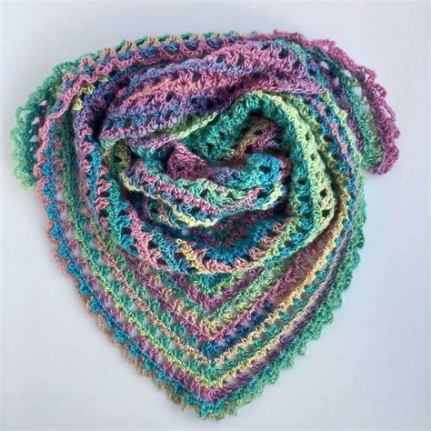 Stylish And Simple Free Triangular Scarf Knitting Patterns