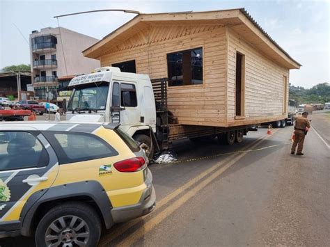 Caminh O Que Transportava Casa Atropela E Mata Jovem No Paran Metr Poles