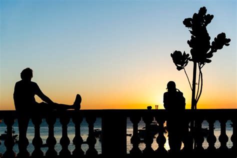 Salvador Bah A Brasil Mayo Silueta De Personas Al Atardecer Con