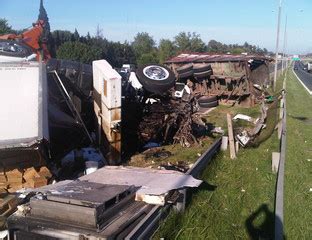 Choque Y Vuelco De Dos Camiones En Panamericana Un Muerto