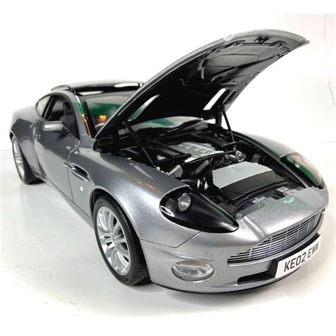 ASTON Martin V 12 VANQUISH 007 Bond Car - Color SILVER - Scale 1:12th ...