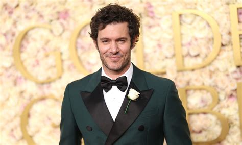 ¿Por qué Adam Brody dice que ser sex symbol lo hace sentir inseguro?