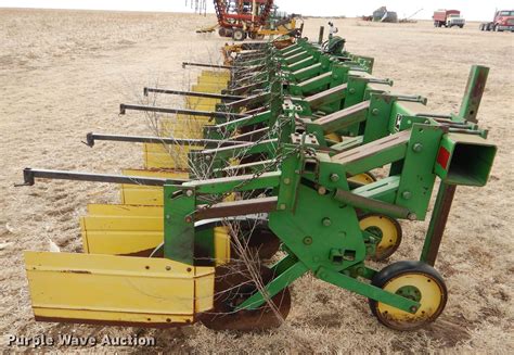 John Deere Row Crop Cultivator In Grinnell Ks Item Gx Sold