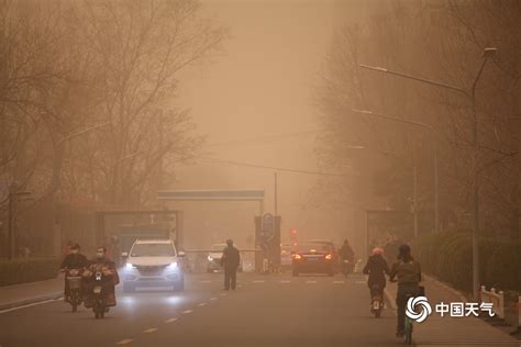 实拍北京沙尘：天空昏黄空气严重污染 天气图集 中国天气网