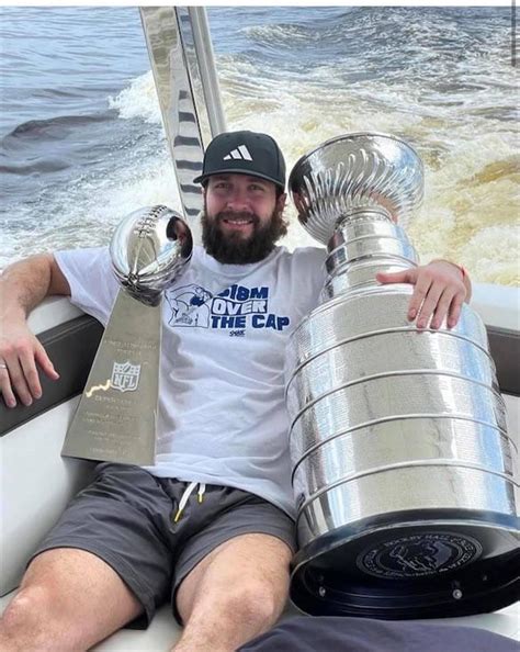 Kuch living it up on a boat : r/hockey