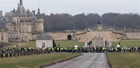 Les Gilets Jaunes Se Mobilisent Chantilly Oise M Dia