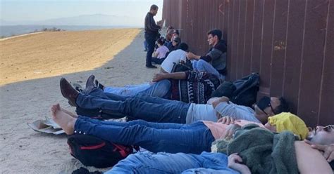 De Tijuana A Eu 52 Migrantes Cruzan Alcantarilla En Busca Del ‘sueño