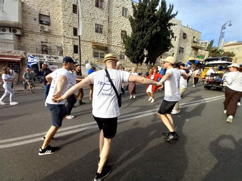 Marcha Das Na Es Crist Os Marcham E Oram Pela Paz Em Jerusal M Guiame