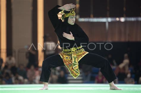 Puspa Raih Emas Nomor Seni Tunggal Putri Pencak Silat ANTARA Foto