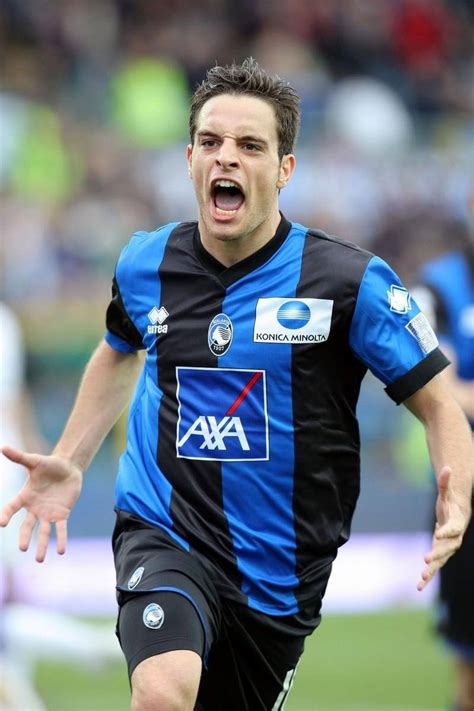 Classify Italian footballer Giacomo Bonaventura