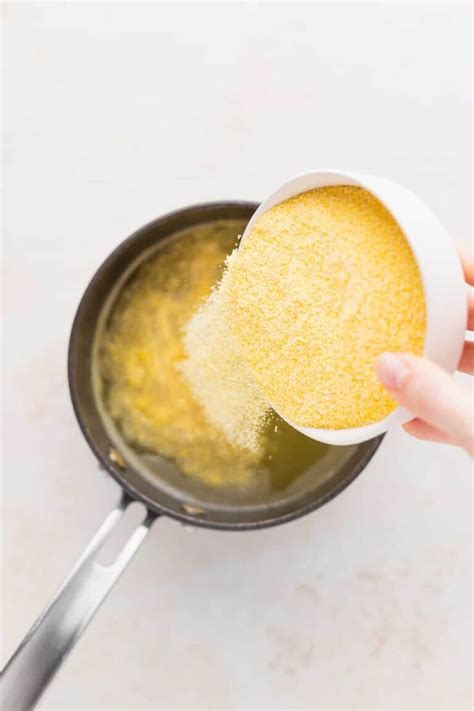 The Cheesiest Cheese Grits (5 ingredients!) - The Cheese Knees