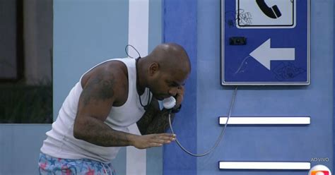 Bbb Cezar Black Atende O Big Fone E Se Salva Do Pared O Ao Vivo