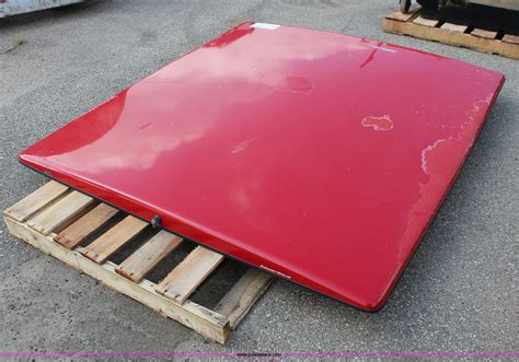 Fiberglass tonneau cover in Hutchinson, KS | Item H6353 sold | Purple Wave