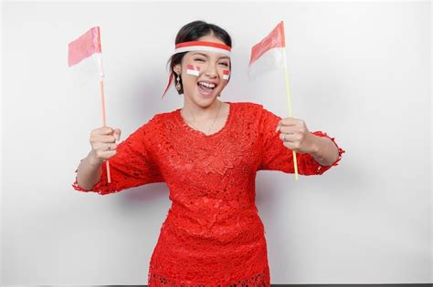 Premium Photo Happy Smiling Indonesian Woman Wearing Red Kebaya And