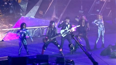 MÖTLEY CRÜE Girls Girls Girls Live Fargodome Fargo North