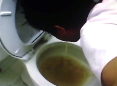 HOT GUY PUKING ThisVid
