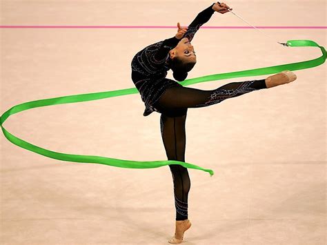 Gimnasia Ritmica Se Utilizan Diversos Aparatos Como La Cuerda El