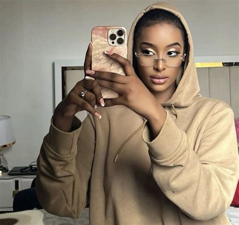 La Sublime Créatrice De Contenu Khadija Sow En Mode Selfie Photos Afriseries And Ciné