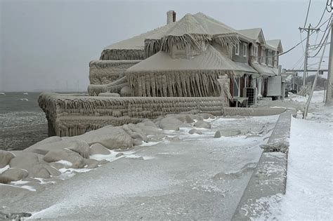 Winter storm pounds Buffalo with record snowfall, at least 3 dead