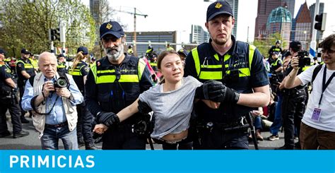 La Policía arresta a Greta Thunberg durante una protesta en Países Bajos