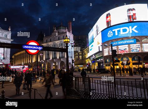 Uk England London Piccadilly Circus Stock Photo Alamy