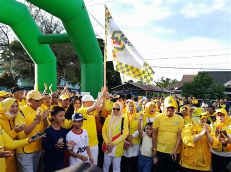 Jalan Sehat Semarakkan Hut Golkar Ke Diikuti Ribuan Massa Dclick