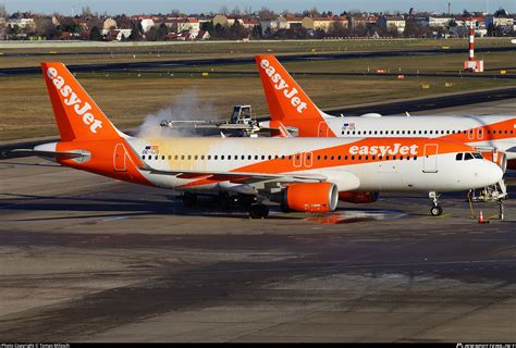 OE IJQ EasyJet Europe Airbus A320 214 WL Photo By Tomas Milosch ID