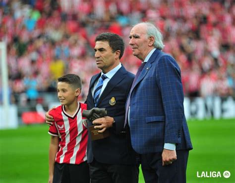 João Pinto Del Oporto Recibe El One Club Man Award Del Athletic