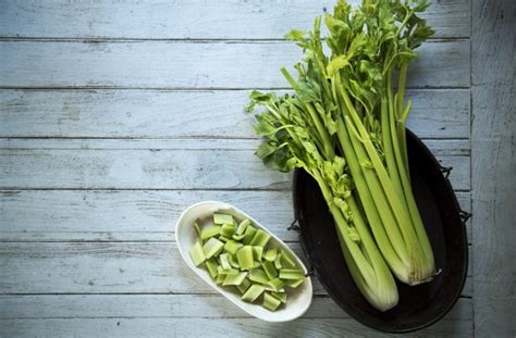 Apio Crudo Cu Les Son Los Beneficios De Consumir Este Vegetal