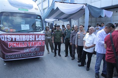 Bupati Asahan Lepas Distribusi Logistik Pemilu Tahun 2024 Jejak 77