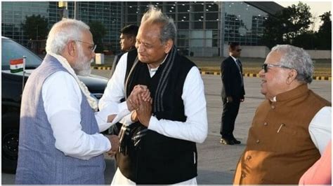 Governor Kalraj Mishra And Cm Ashok Gehlot Bid Farewell To Pm Narendra Modi At Jaipur Airport