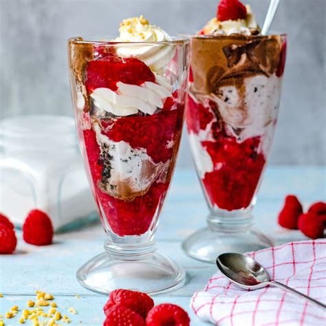 Hei E Himbeeren Mit Eis Und Schlagsahne Waseigenes