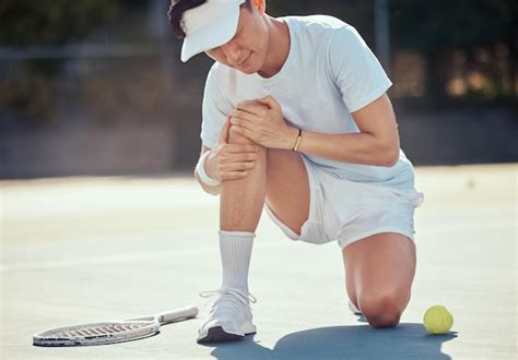 Premium Photo Sport Pain And Tennis Injury By Athlete Man Holding