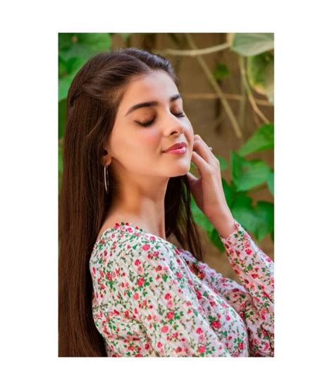 7 Hot Sexy Zainab Shabbir Bikini Pics