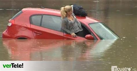 Mediaset Capta La Odisea De Una Mujer Atrapada Por Las Inundaciones En