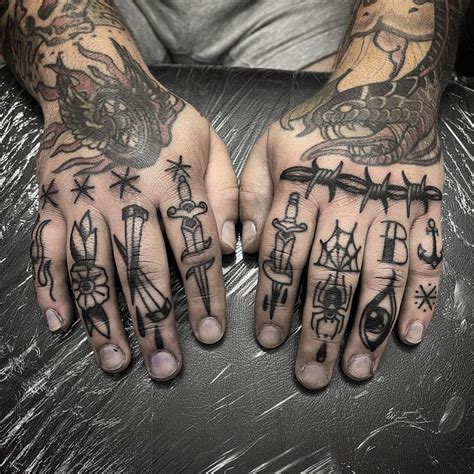 30 Awesome Finger Tattoos Men Inspirations And Designs Fashionterest