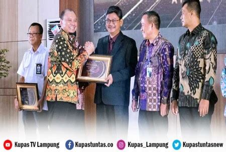 Kupas Tuntas Calon Rektor Unila Asep Sukohar Terima Penghargaan Juara