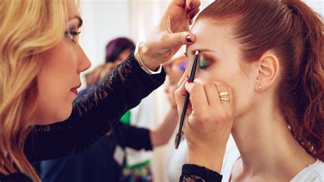 Make Up Artist Ausbildung Infos Freie Stellen